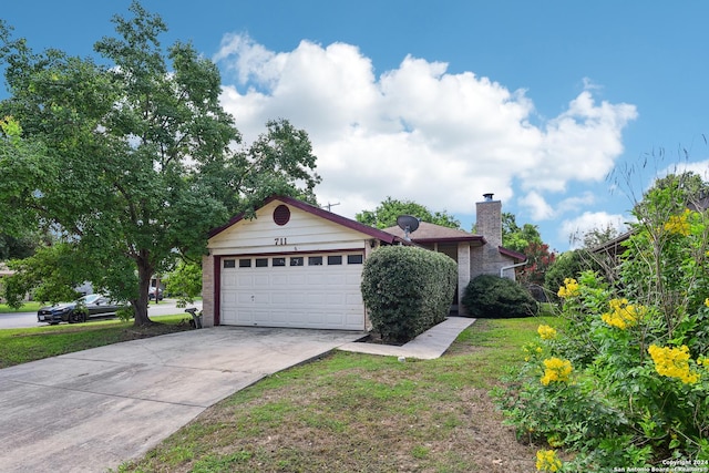 view of front of home featuring a front yard