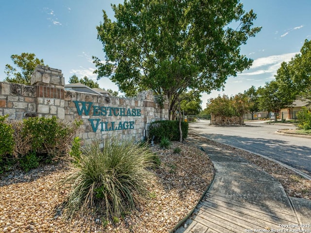 view of community / neighborhood sign