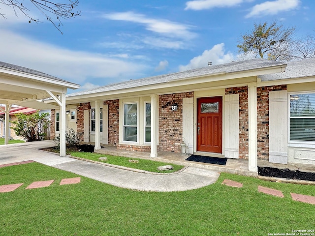 view of front of property with covered porch and a front lawn