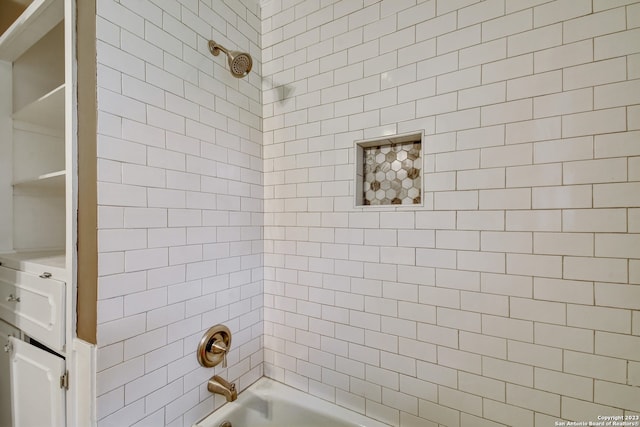 bathroom with tiled shower / bath