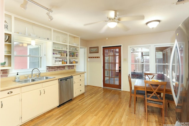 951 W Coll St, New Braunfels, TX 78132 - kitchen with stainless steel dishwasher, ceiling fan, sink, light hardwood / wood-style flooring, and fridge