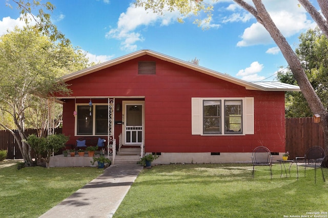 951 W Coll St, New Braunfels, TX 78132 - bungalow-style home featuring a front lawn