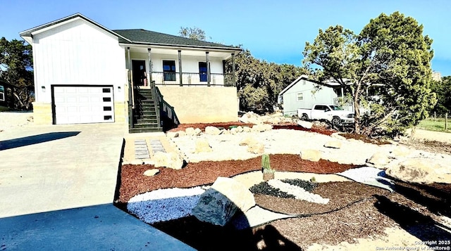 view of front of property with covered porch and a garage