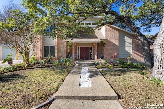 view of front facade with a front lawn