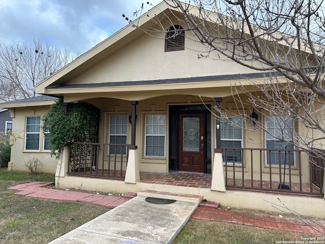 entrance to property featuring covered porch