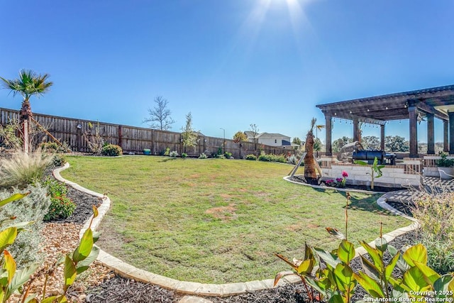 view of yard featuring a pergola