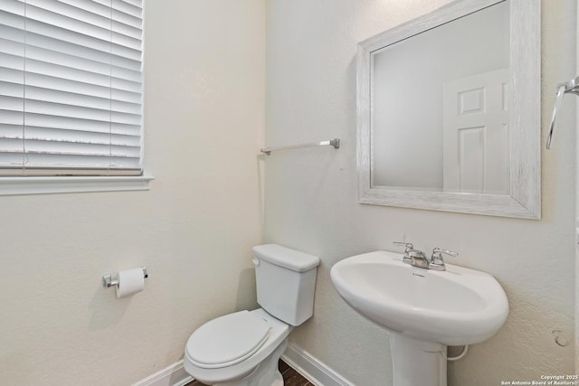 bathroom featuring toilet and sink