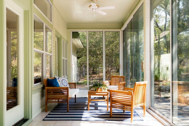 sunroom featuring ceiling fan