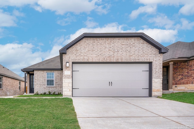 view of front of property featuring a front lawn and a garage