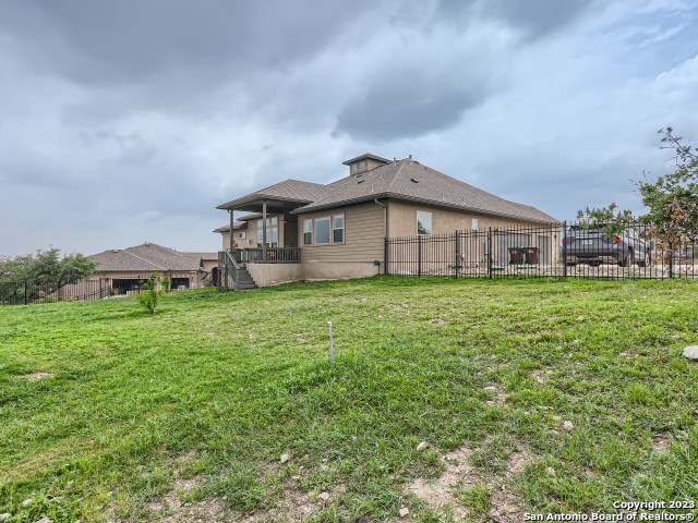 exterior space featuring a yard