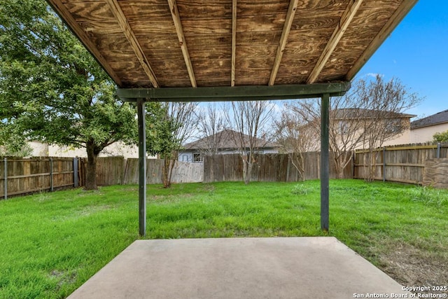 view of yard featuring a patio area