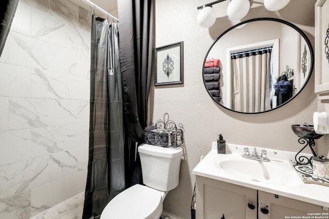 bathroom with a shower with curtain, vanity, and toilet