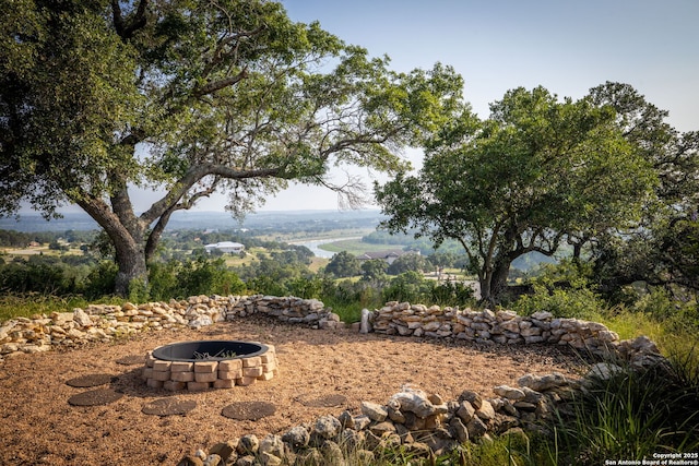 view of yard featuring an outdoor fire pit