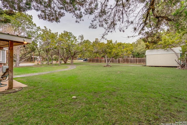 view of yard with a storage unit