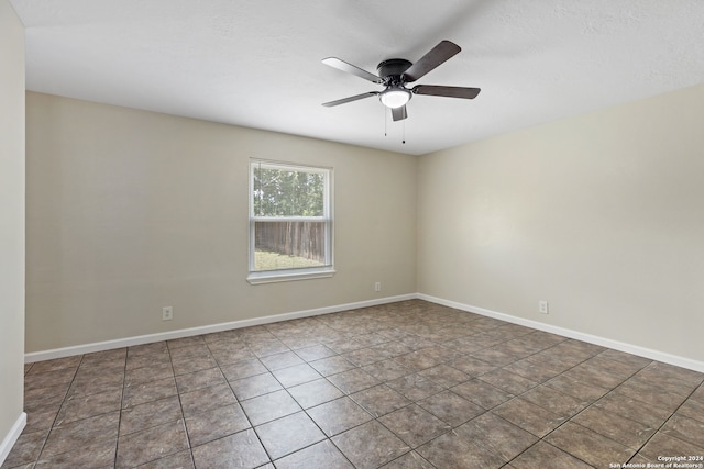 empty room featuring ceiling fan