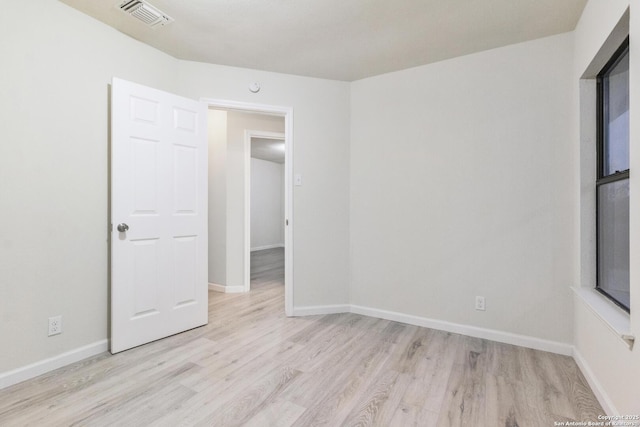 unfurnished room featuring light hardwood / wood-style flooring