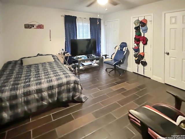 bedroom with ceiling fan