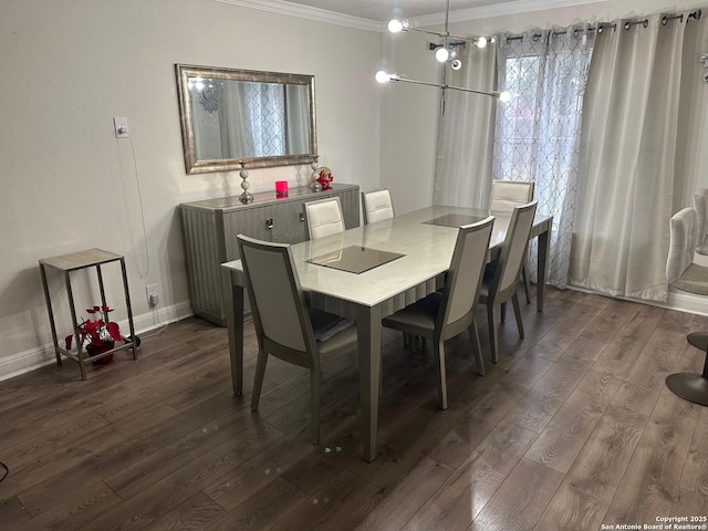 dining area featuring crown molding, dark hardwood / wood-style floors, and an inviting chandelier