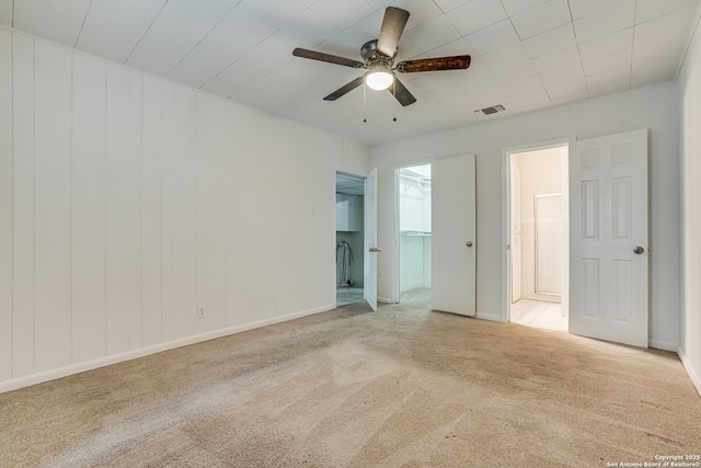 unfurnished room featuring ceiling fan and light colored carpet