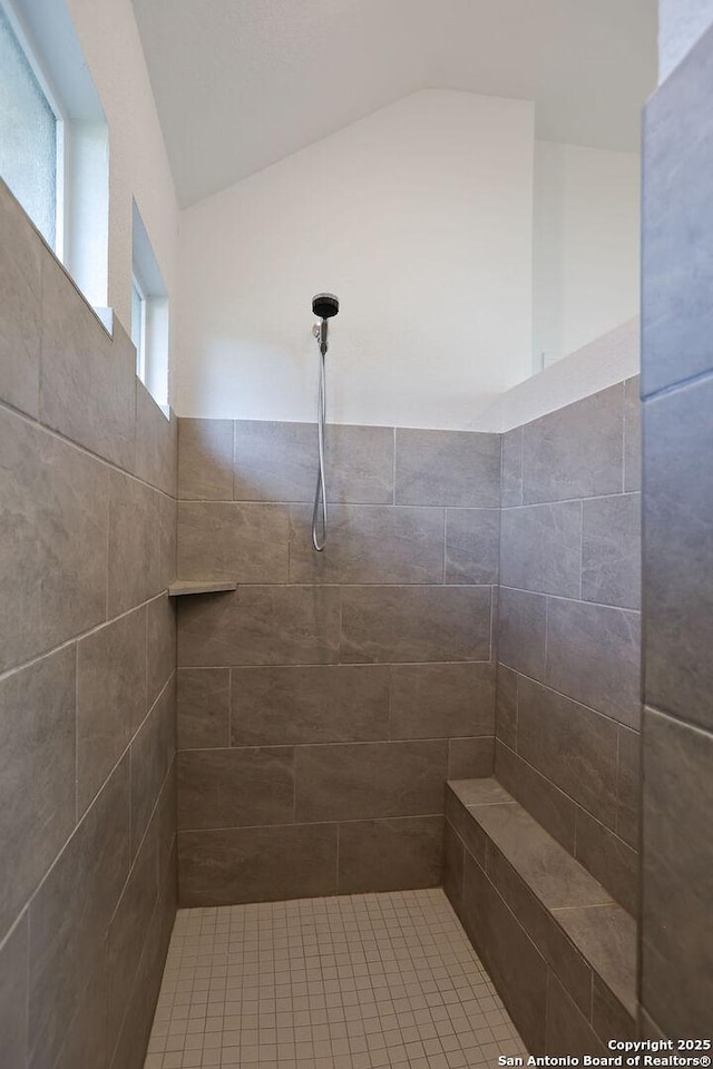 bathroom featuring a tile shower