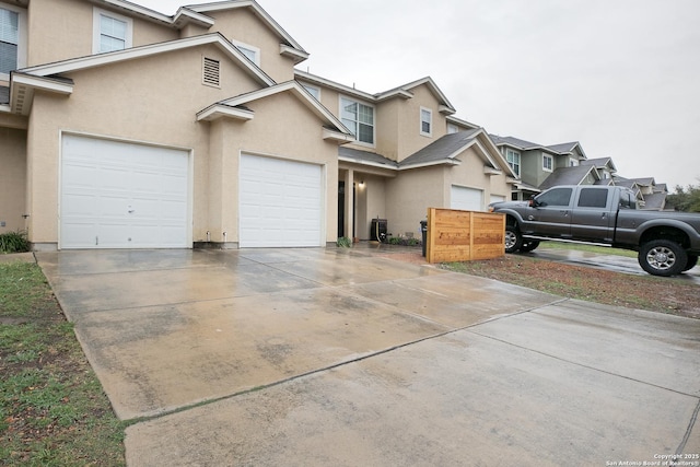 view of front property featuring a garage