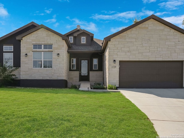 view of front facade featuring a front yard and a garage