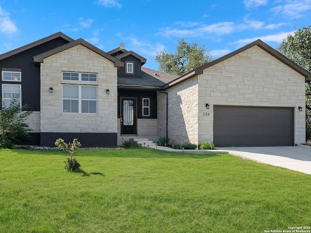 view of front of home featuring a front yard and a garage