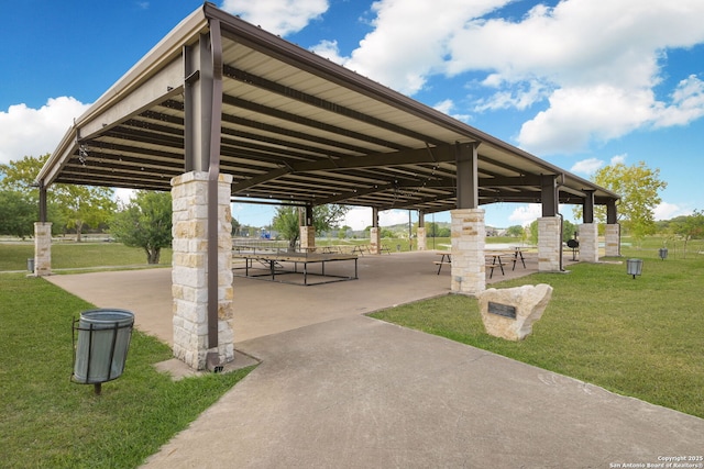 view of property's community featuring a yard