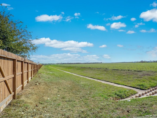 view of yard featuring a rural view