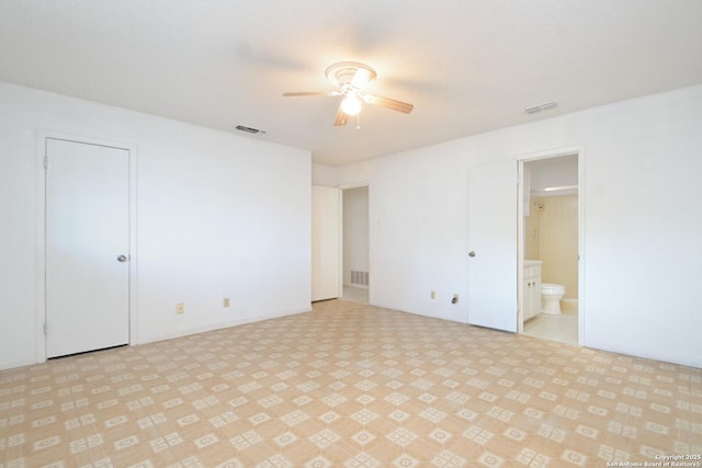 empty room featuring ceiling fan and a textured ceiling