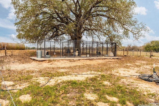 view of yard featuring a rural view