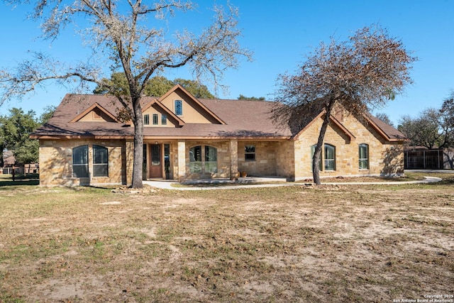 view of front of house with a front lawn