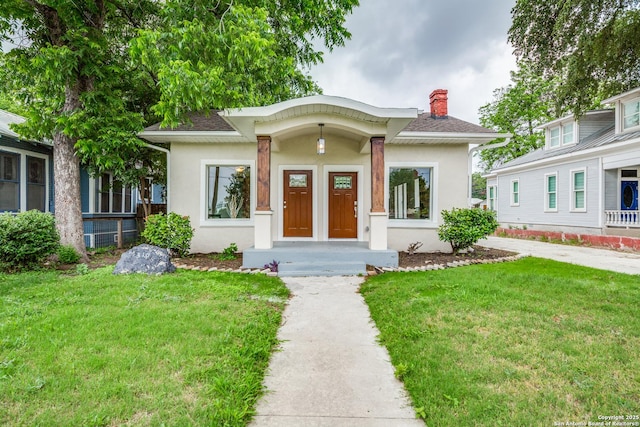 view of front of home with a front lawn