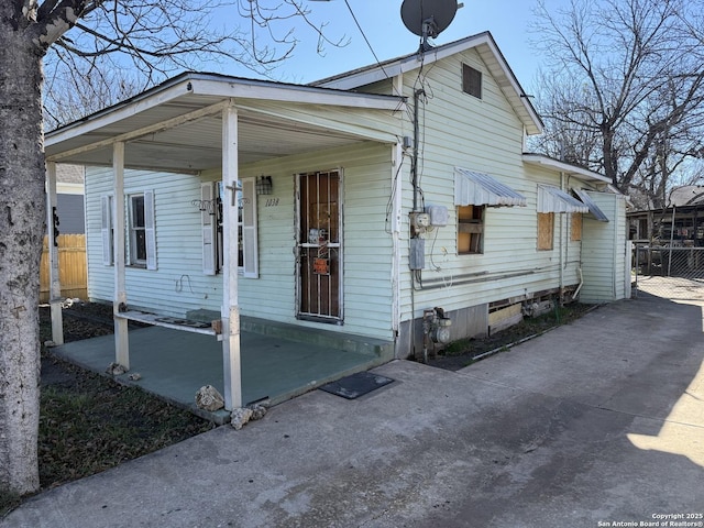 view of front of house featuring covered porch