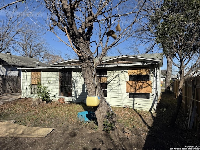 view of front of property