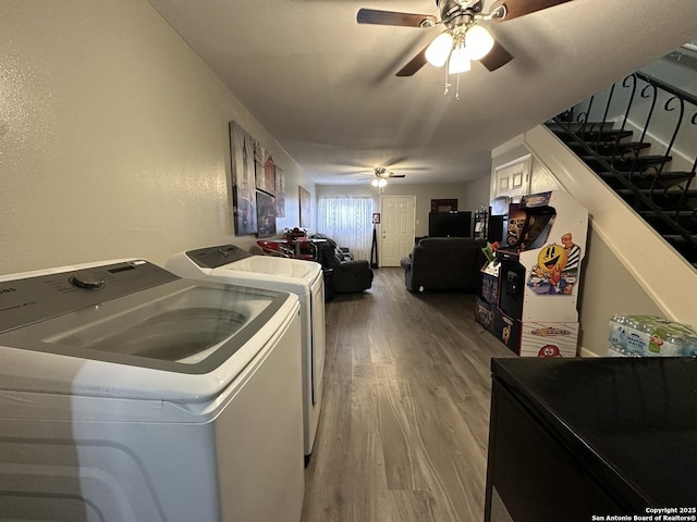 clothes washing area featuring independent washer and dryer, ceiling fan, and wood-type flooring