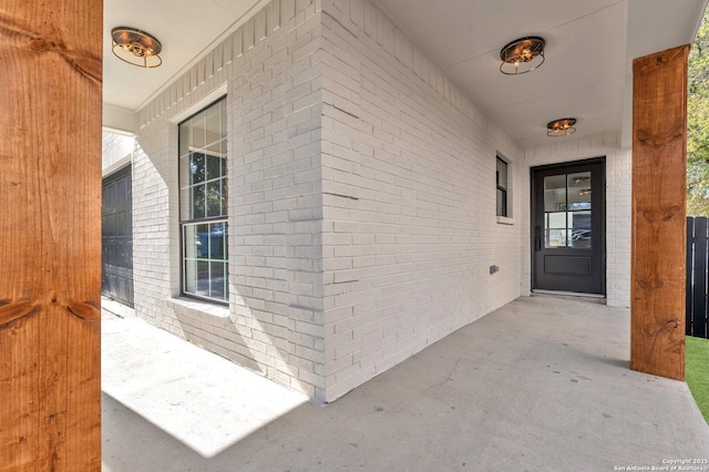 property entrance featuring a porch