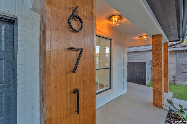 bathroom featuring concrete floors