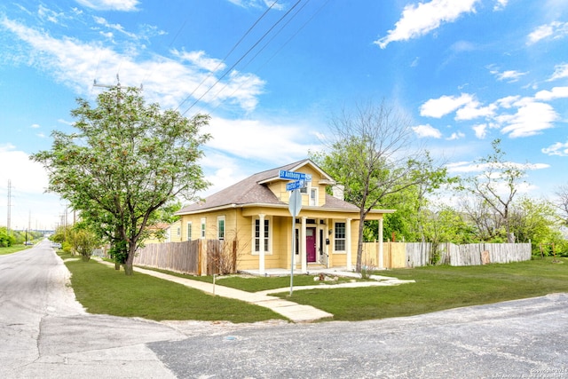 view of front facade featuring covered porch and a front yard