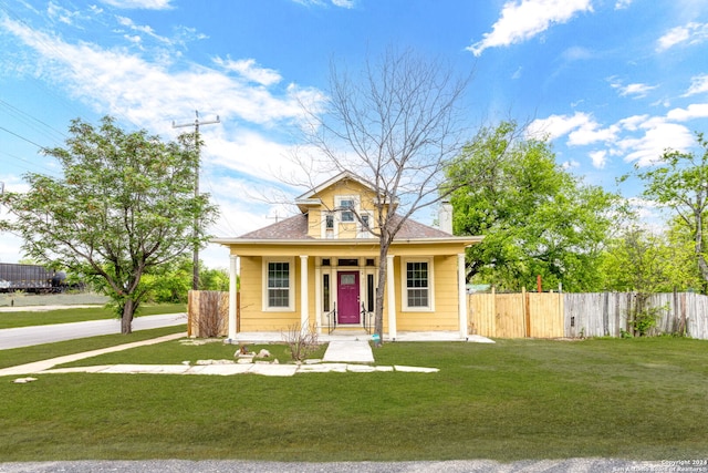 bungalow-style home featuring a front lawn and a porch