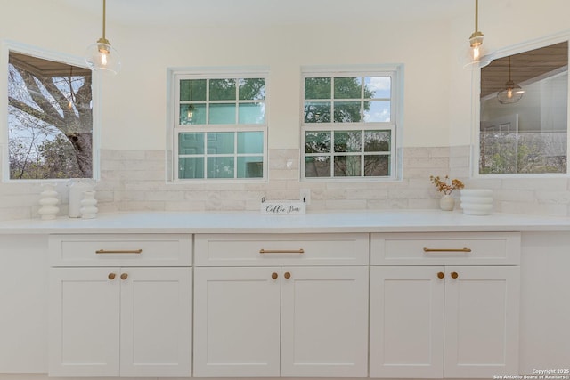 bathroom with backsplash