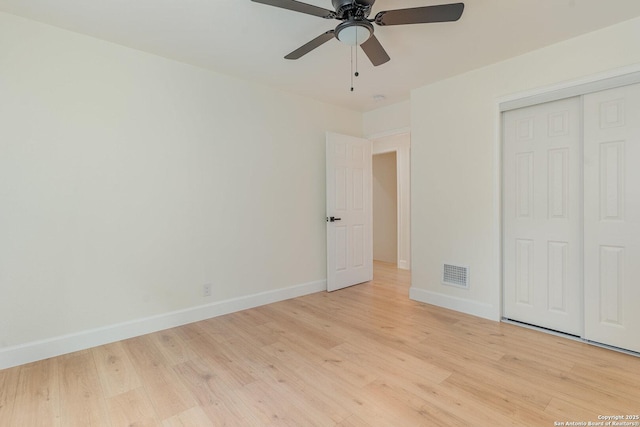 unfurnished bedroom featuring light wood-type flooring, a closet, and ceiling fan