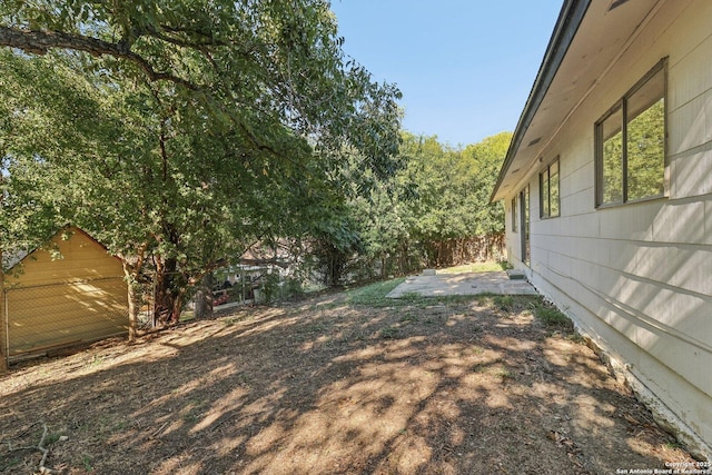 view of yard featuring a patio