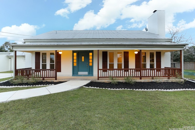 view of front of home with a front yard