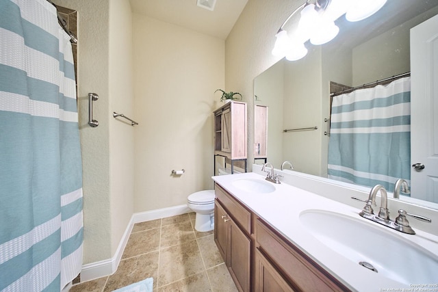 bathroom with a shower with curtain, vanity, and toilet