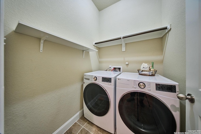 laundry room featuring tile patterned floors and independent washer and dryer