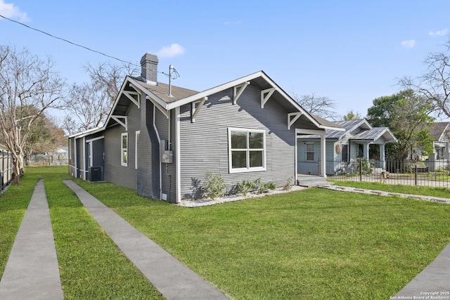 bungalow featuring a front yard