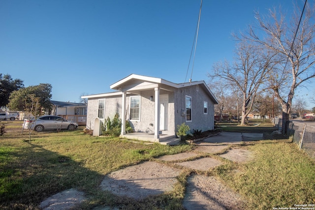 view of front of house with a front yard