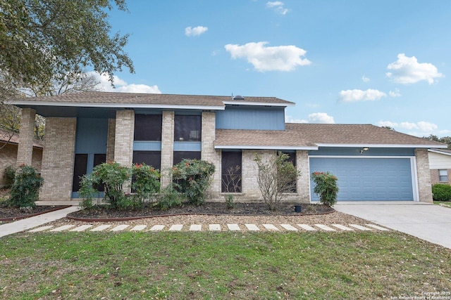 view of front facade featuring a front yard and a garage