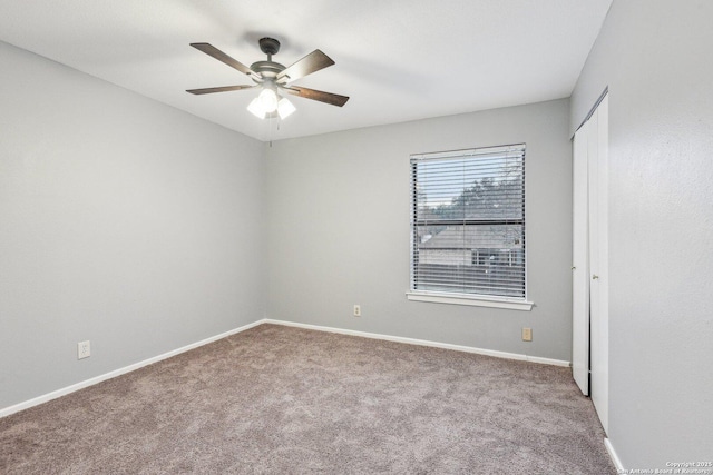 carpeted empty room featuring ceiling fan